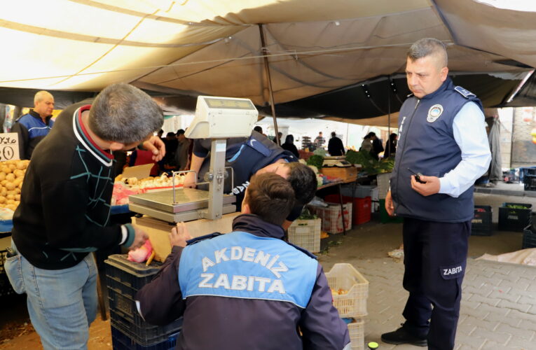 Zabıta ekipleri fiyat ve etiketleri kontrol etti, hassas tartı aletlerini inceledi