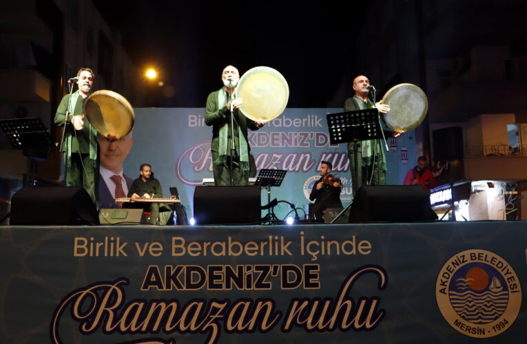 Üç dildeki ilahileriyle gönülleri fethettiler