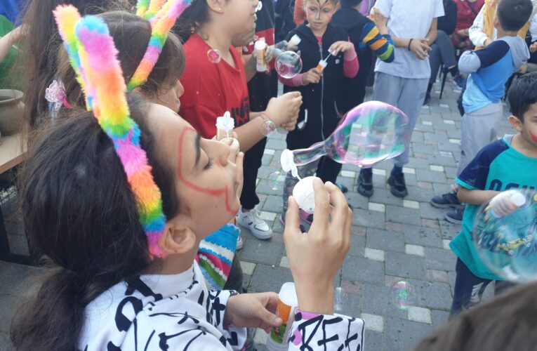 TARSUS’TA KYK YURTLARINDA KALAN DEPREMZEDE ÇOCUKLAR, BÜYÜKŞEHİR’İN PROGRAMLARINDA DOYASIYA EĞLENDİ