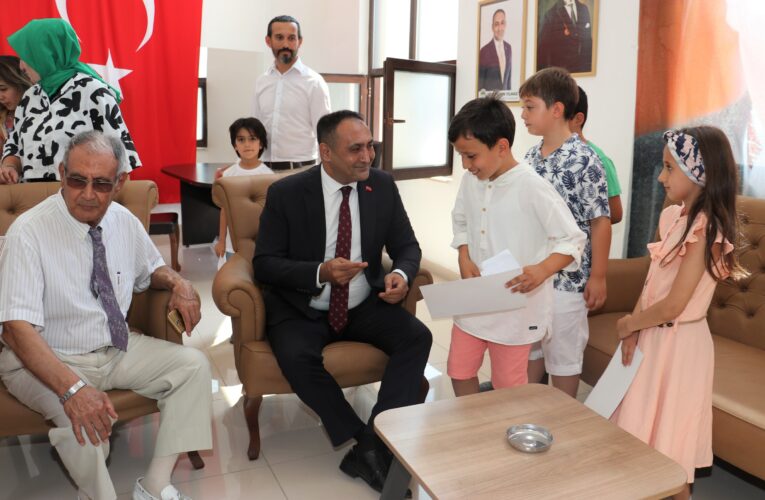 TOROSLAR’DA ŞİİR ve KOMPOZİSYON YARIŞMASINDA DERECEYE GİREN ÖĞRENCİLER ÖDÜLLERİNİ ALDI