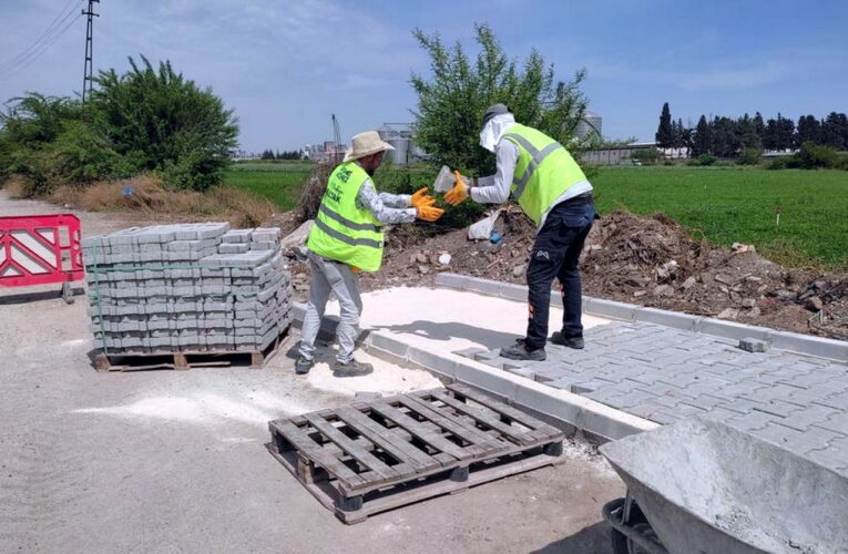 AKDENİZ’DE ASFALT VE KALDIRIM YENİLEME ÇALIŞMALARI SÜRÜYOR