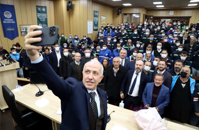 AKDENİZ BELEDİYE BAŞKANI GÜLTAK, 1 MAYIS BAYRAMI’NI KUTLADI