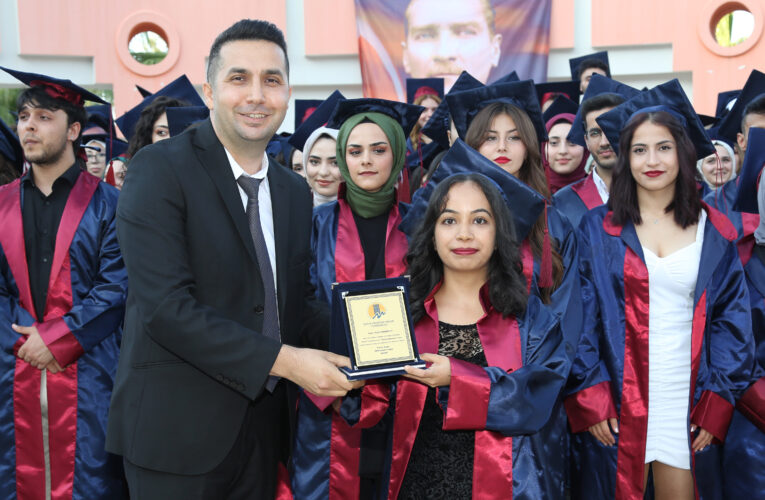 SAĞLIK HİZMETLERİ MESLEK YÜKSEKOKULU ÖĞRENCİLERİMİZ MEZUNİYET SEVİNCİ YAŞADI