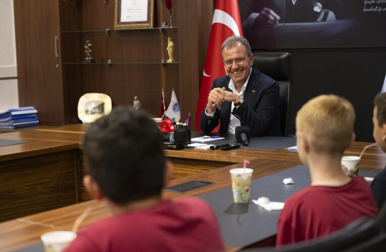 BAŞKAN SEÇER, HAYAT BİLGİSİ DERSİNDE ÖĞRENCİLERLE BİR ARAYA GELDİ