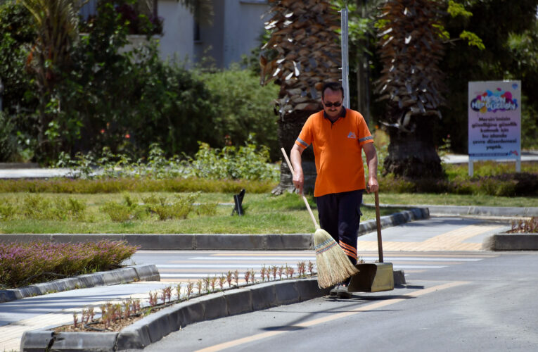 MERSİN BÜYÜKŞEHİR’DEN ANAMUR’DA HUMMALI TEMİZLİK ÇALIŞMASI