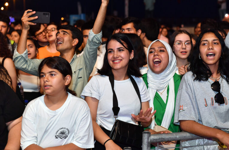 BÜYÜKŞEHİR’DEN YKS ÖNCESİ MOTİVASYON KONSERİ