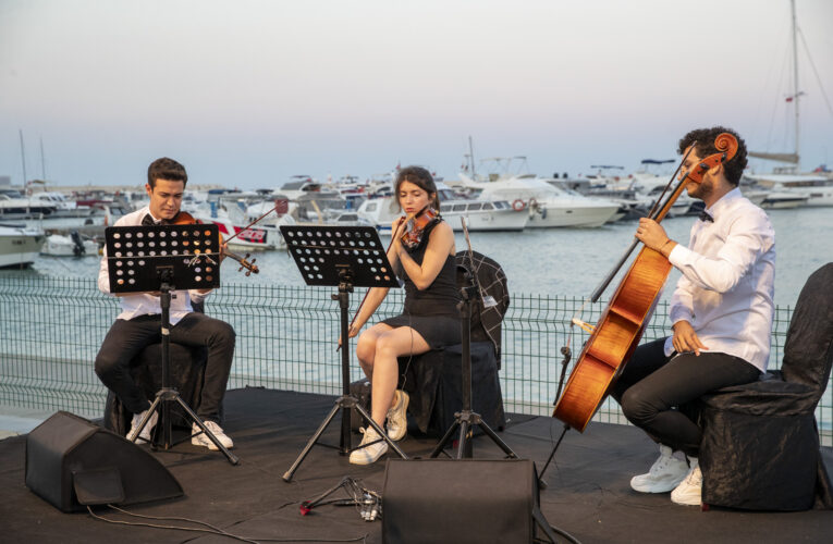 BÜYÜKŞEHİR’İN KENT ORKESTRASI, YAZ AKŞAMINI EZGİLERLE DOLDURDU