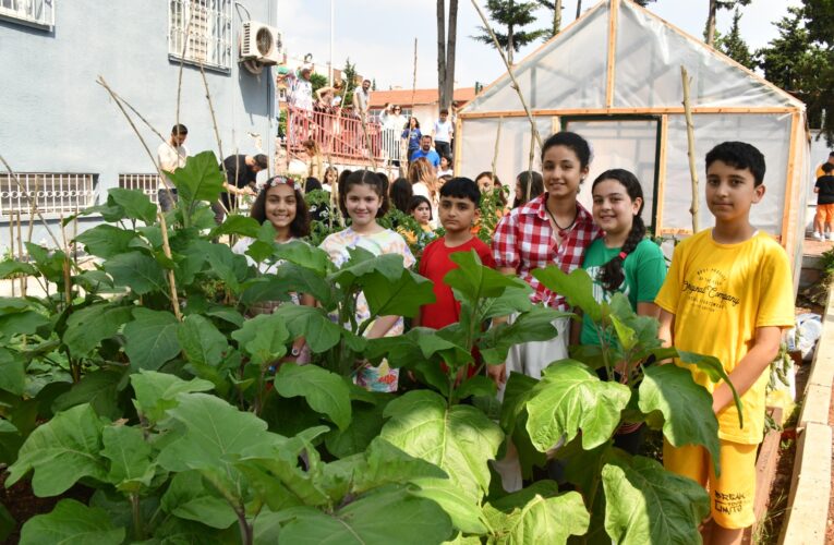 Yenişehir Belediyesi ata tohumlarını çocuklarla geleceğe taşıyor
