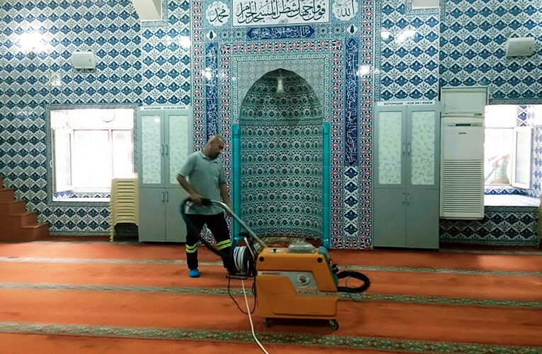 AKDENİZ’DE İBADETHANELER BAYRAMA HAZIRLANIYOR