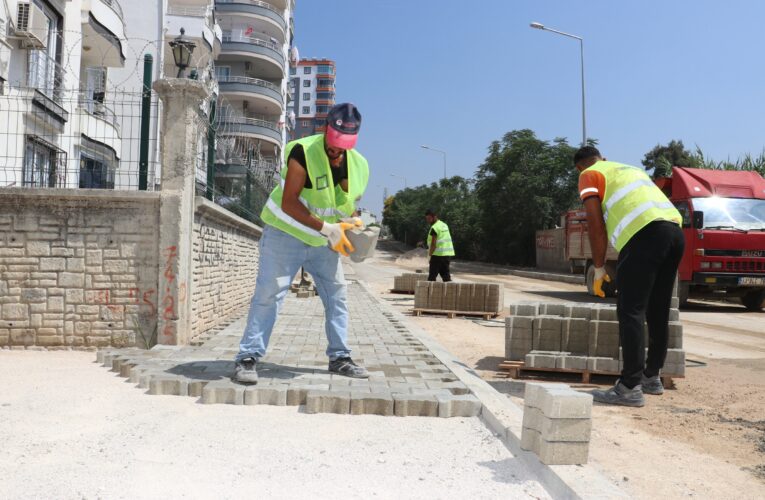 TOROSLAR’DA YOLLAR KİLİT PARKE İLE YENİLENİYOR