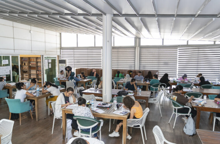 SINAVLARA HAZIRLANAN ÖĞRENCİLER MERKEZ KÜTÜPHANE’NİN MÜDAVİMİ OLDU