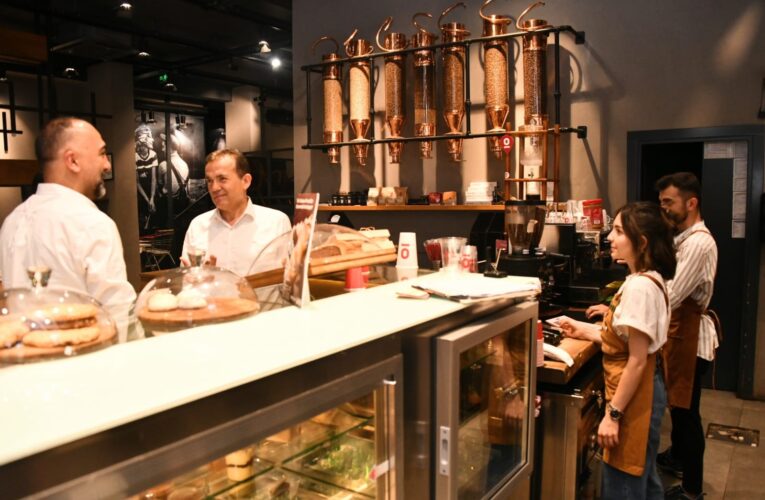 Başkan Özyiğit, Kushimoto Sokağı esnafını ziyaret etti