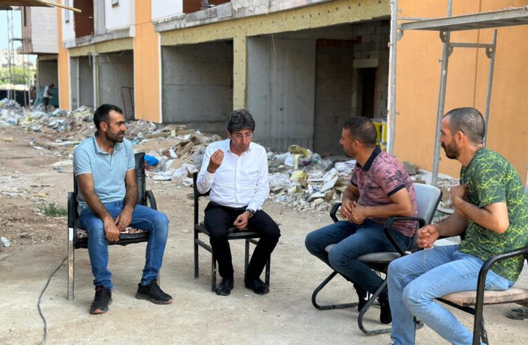 Milletvekili Ali Bozan, Mersin’de ücretlerini alamayan TOKİ işçilerini Meclis’e taşıdı