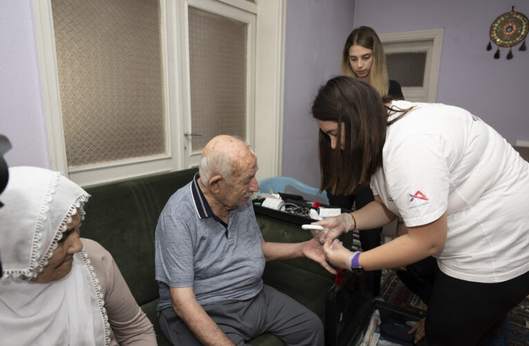 ULUFER’İN EVİ DE KİŞİSEL TEMİZLİĞİ DE BÜYÜKŞEHİR EKİPLERİNE EMANET