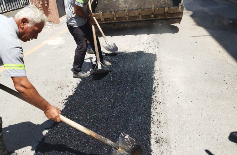 Akdeniz’de asfalt yama, kilit taşı, kaldırım ve bordür tamiratları aralıksız sürüyor