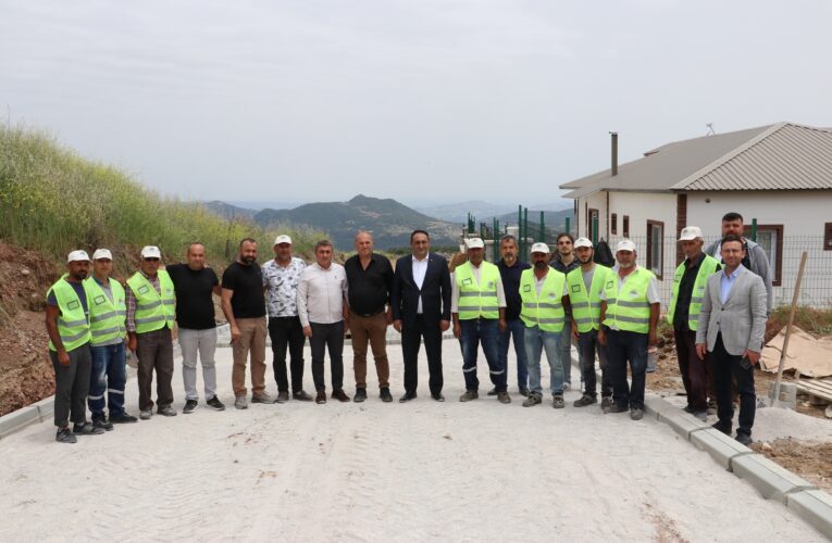 TOROSLAR’DA KİLİT PARKE YOL VE KALDIRIM ÇALIŞMALARI DEVAM EDİYOR