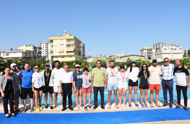 YÜZME ÖĞRENEN 850 ÖĞRENCİ, SERTİFİKALARINI BAŞKAN YILMAZ’DAN ALDI