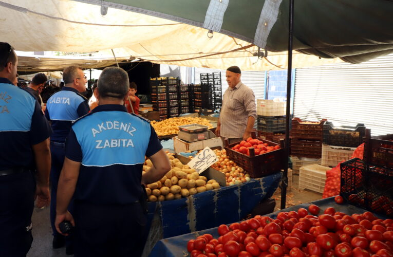 AKDENİZ BELEDİYESİ ZABITA EKİPLERİNDEN FİYAT, ETİKET VE TARTI DENETİMİ
