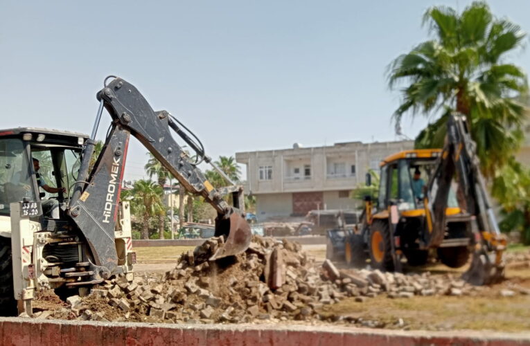 Camiler dezenfekte ediliyor, okul bahçeleri ve parklarda çim biçme çalışması yapılıyor