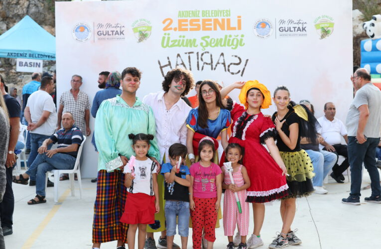 AKDENİZ BELEDİYESİ’NİN DÜZENLEDİĞİ ESENLİ ÜZÜM ŞENLİĞİ, ÜZÜM SATIŞLARINI ARTIRDI