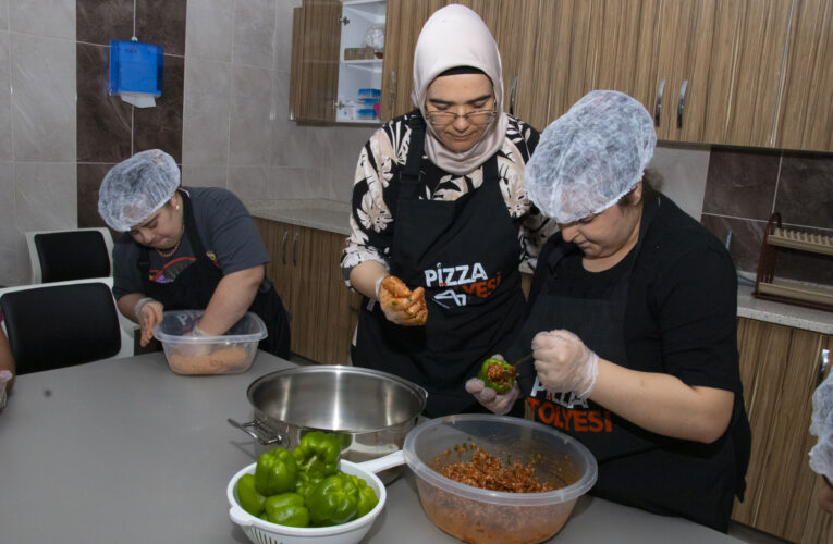 BÜYÜKŞEHİR ATÖLYESİ’NDE ÖZEL BİREYLER HÜNERLERİNİ SERGİLEDİ