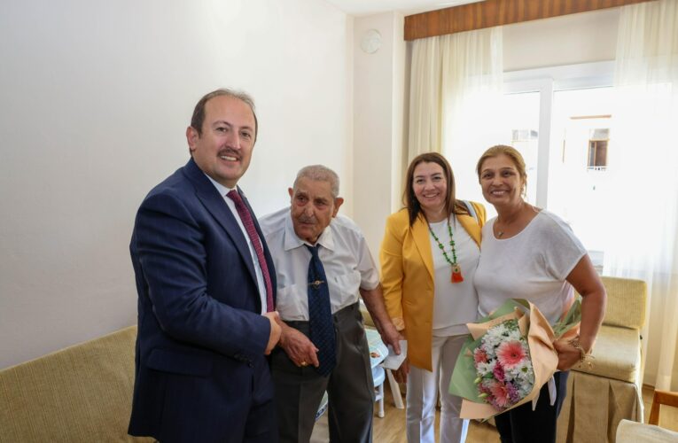 VALİ ALİ HAMZA PEHLİVAN, KORE GAZİSİ AKTAŞ AÇIKGÖZ VE AİLESİNİ ZİYARET ETTİ