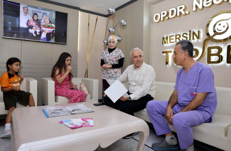 Akdeniz Belediye Başkanı, 3 yıldır çocukları olmayan aileye güzel haberi kendisi verdi