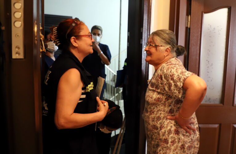 Akdeniz Belediyesi’nin evde bakım hizmeti yaşlı vatandaşların yaşamını kolaylaştırıyor