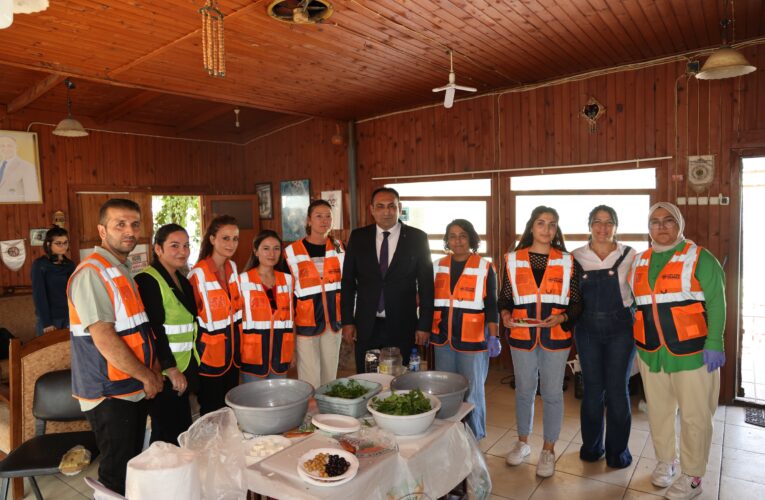 BAŞKAN YILMAZ, HEM HİZMETLERİ ANLATIYOR HEM TALEPLERİ DİNLİYOR