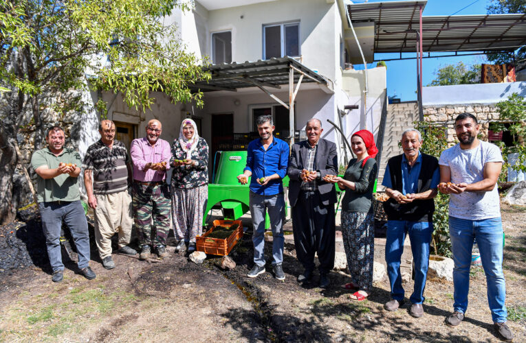 MERSİN BÜYÜKŞEHİR’İN TARIMSAL DESTEKLERİ ÜRETİCİYİ RAHATLATIYOR