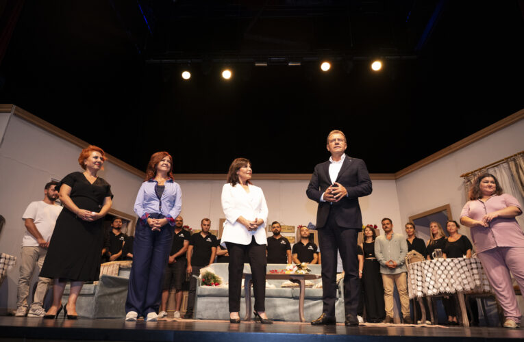 OYUN, MERSİNLİ SANATSEVERLERDEN TAM NOT ALDI