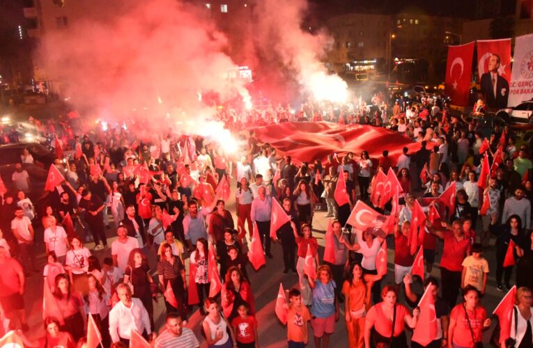 Yenişehir Belediyesi coşkuyu kentin tamamına yaydı