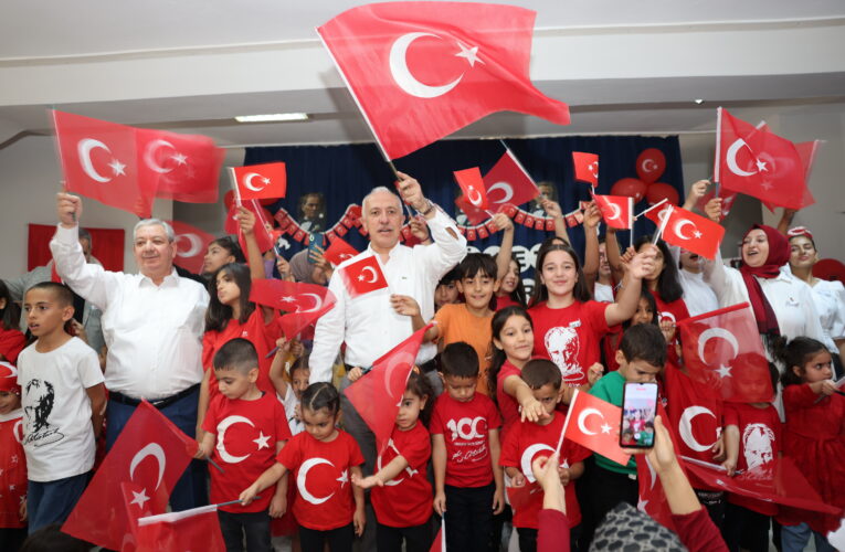 “Cumhuriyetimiz de daha nice 100 yıllar devam edecek”