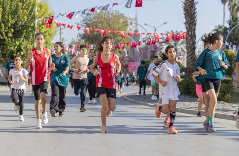 BAŞKAN SEÇER HALK KOŞUSU’NDA BİNLERCE VATANDAŞLA BİRLİKTE KOŞTU