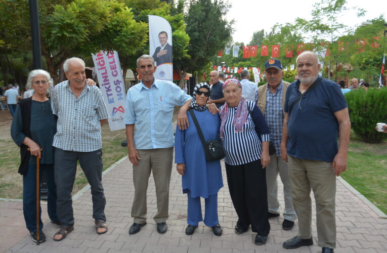 EMEKLİLER CUMHURİYET COŞKUSUNU TARSUS GENÇLİK KAMPI’NDA DA YAŞADI