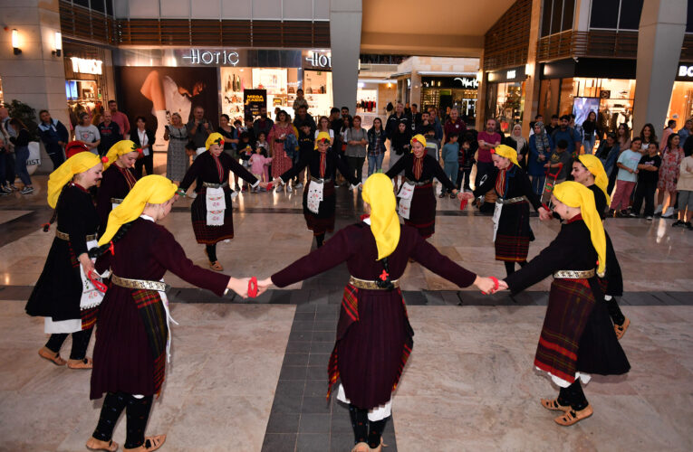 BÜYÜKŞEHİR KENTİN HER YANINI KARNAVALA ÇEVİRDİ