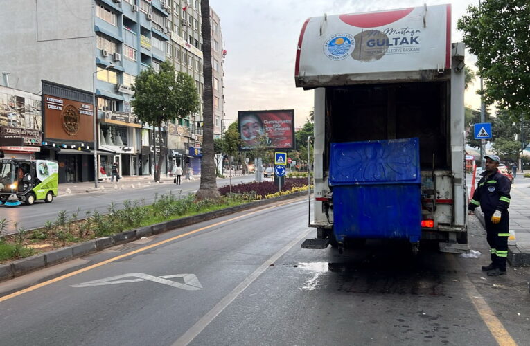 AKDENİZ’DE  65 MAHALLE 2 BİN 800 SOKAKTAN GÜNDE 400 TON ÇÖP TOPLANIYOR