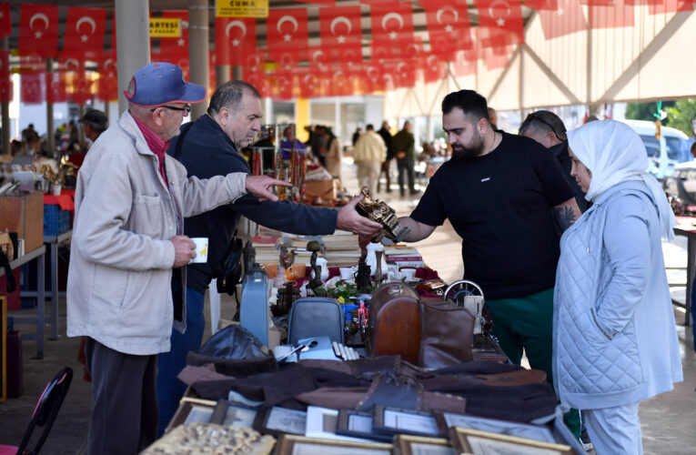 ANTİKA PAZARI MERSİNLİLERDEN YOĞUN İLGİ GÖRMEYE DEVAM EDİYOR