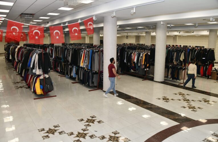 Yenişehir Belediyesi Giysi Evi ile sosyal yardımlarını sürdürüyor