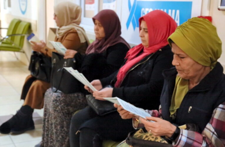 AKDENİZ BELEDİYESİ ÜCRETSİZ SAĞLIK TARAMASIYLA KADINLARA ULAŞIYOR