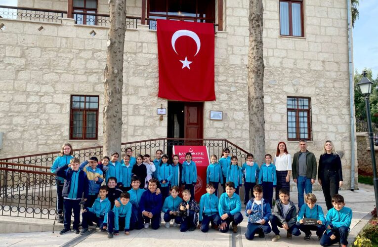 “YÜZ YÜZE GÖRÜŞMELERİN YANI SIRA ONLİNE TERAPİ HİZMETİ”