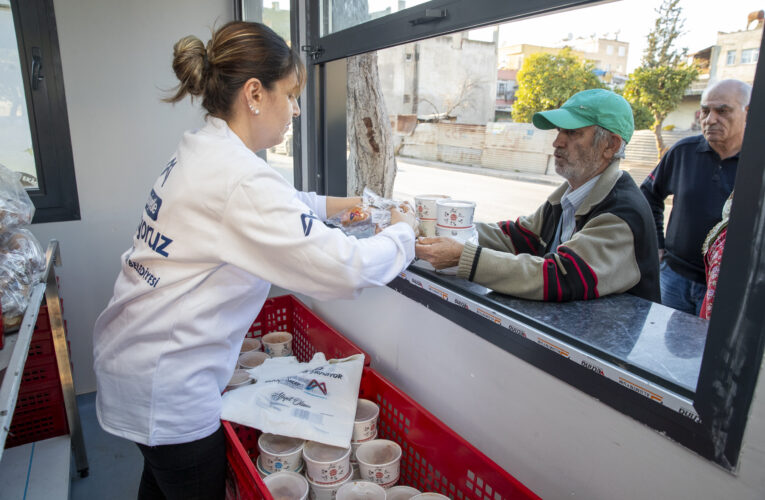 2 MİLYONDAN FAZLA MERSİNLİ MAHALLE MUTFAKLARI İLE DOYDU