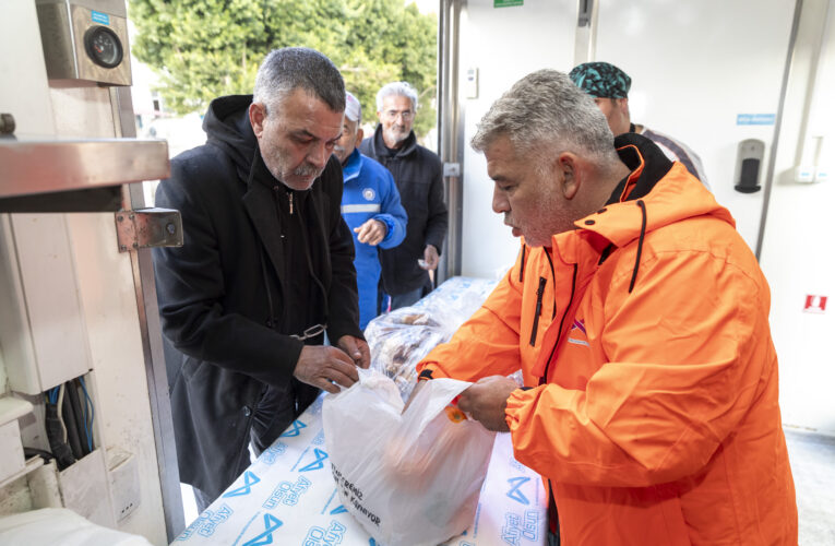 TARSUS’TAN ANAMUR’A KADAR MOBİL MUTFAK TIRI MERSİNLİLERİN HİZMETİNDE