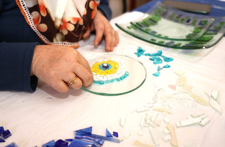 “EL BECERİLERİNİ GELİŞTİRİYOR, EV EKONOMİSİNE KATKI SAĞLIYORLAR”