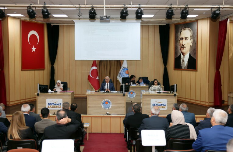 “AKDENİZ’DE HER KESİMDEN OY ALACAĞIM, ÇÜNKÜ HERKESİN BELEDİYE BAŞKANI OLDUM”