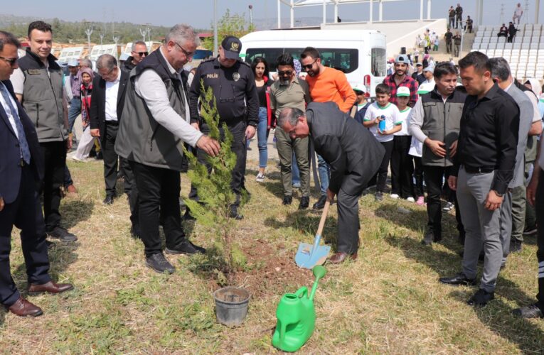 Erdemli’de Fidan Dikim Etkinliği Gerçekleştirildi