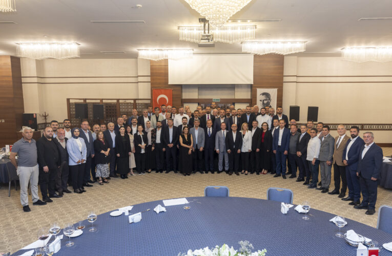 SEÇER’DEN İLÇE BELEDİYE BAŞKANLARINA; “SIRTINIZA DOKUNAN SAMİMİ EL BİZ OLACAĞIZ”