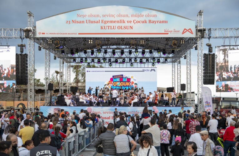 BÜYÜKŞEHİR’İN ULUSLARARASI ÇOCUK FESTİVALİ İLE MERSİN SOKAKLARI KARNAVAL ALANINA DÖNDÜ