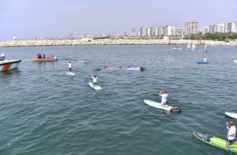 MERSİN SEMALARI BÜYÜKŞEHİR’LE AY YILDIZA BOYANDI