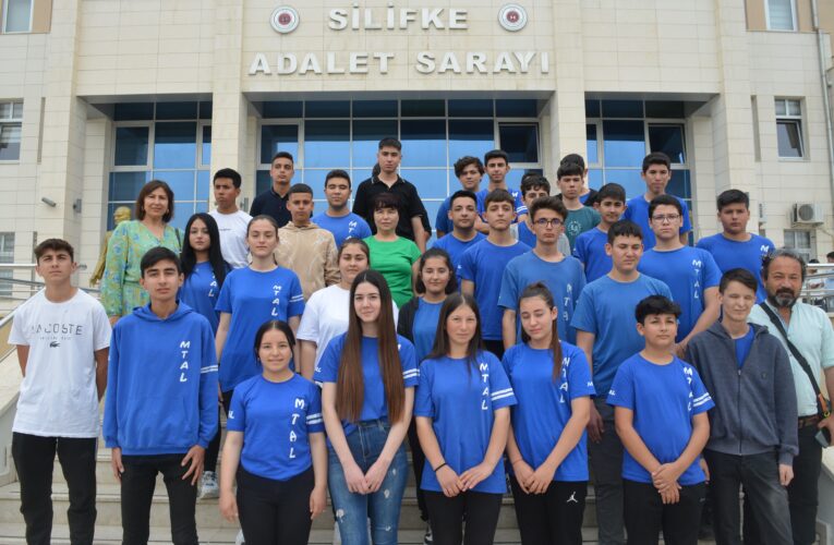 Meslek Lisesi öğrencilerinden Silifke Adalet Sarayına ziyaret